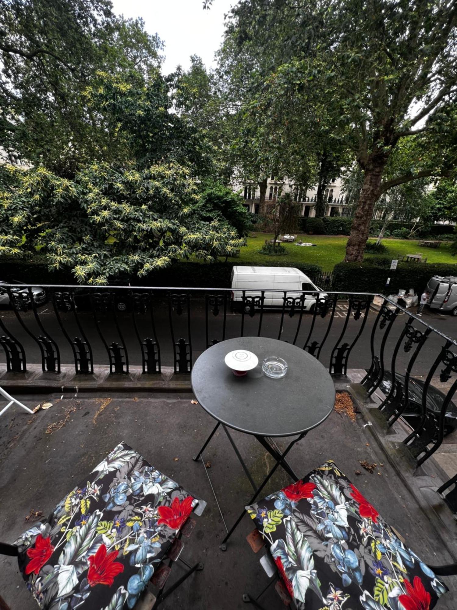 Hyde Park Studio Has Private Balcony With Tranquil Garden View London Exterior photo