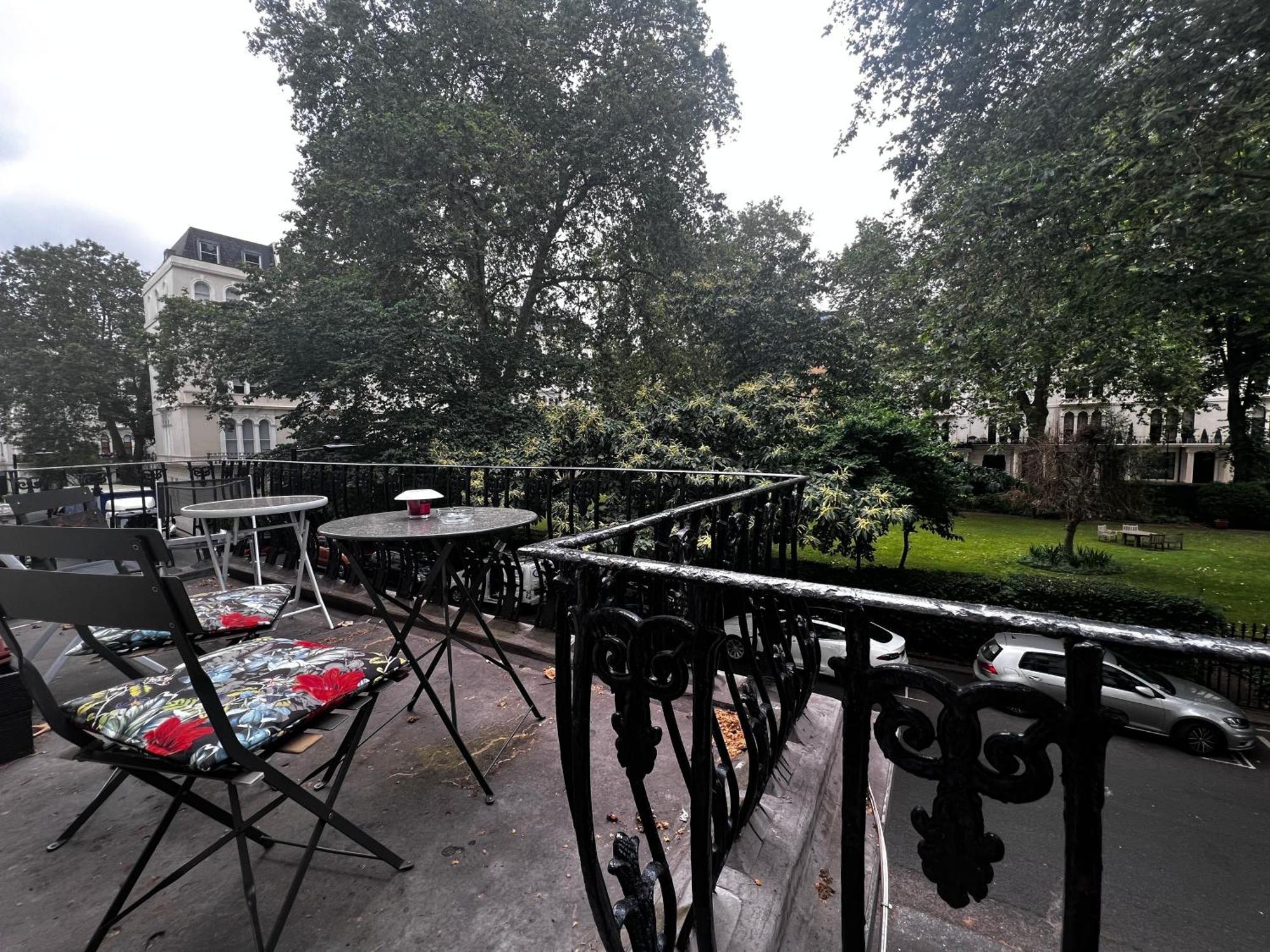 Hyde Park Studio Has Private Balcony With Tranquil Garden View London Exterior photo